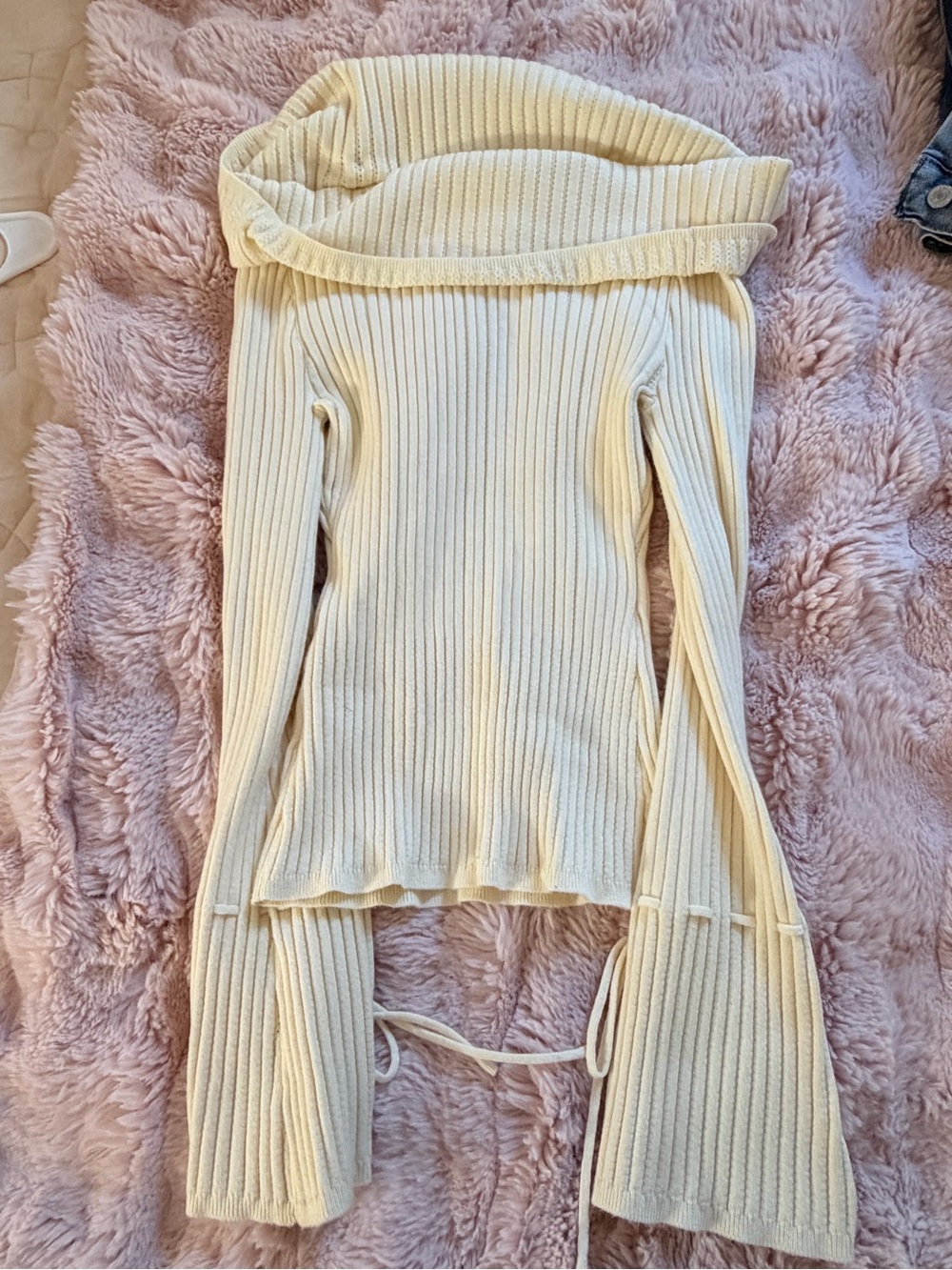The KRIPT Womens Cream Ribbed Off-Shoulder Sweater